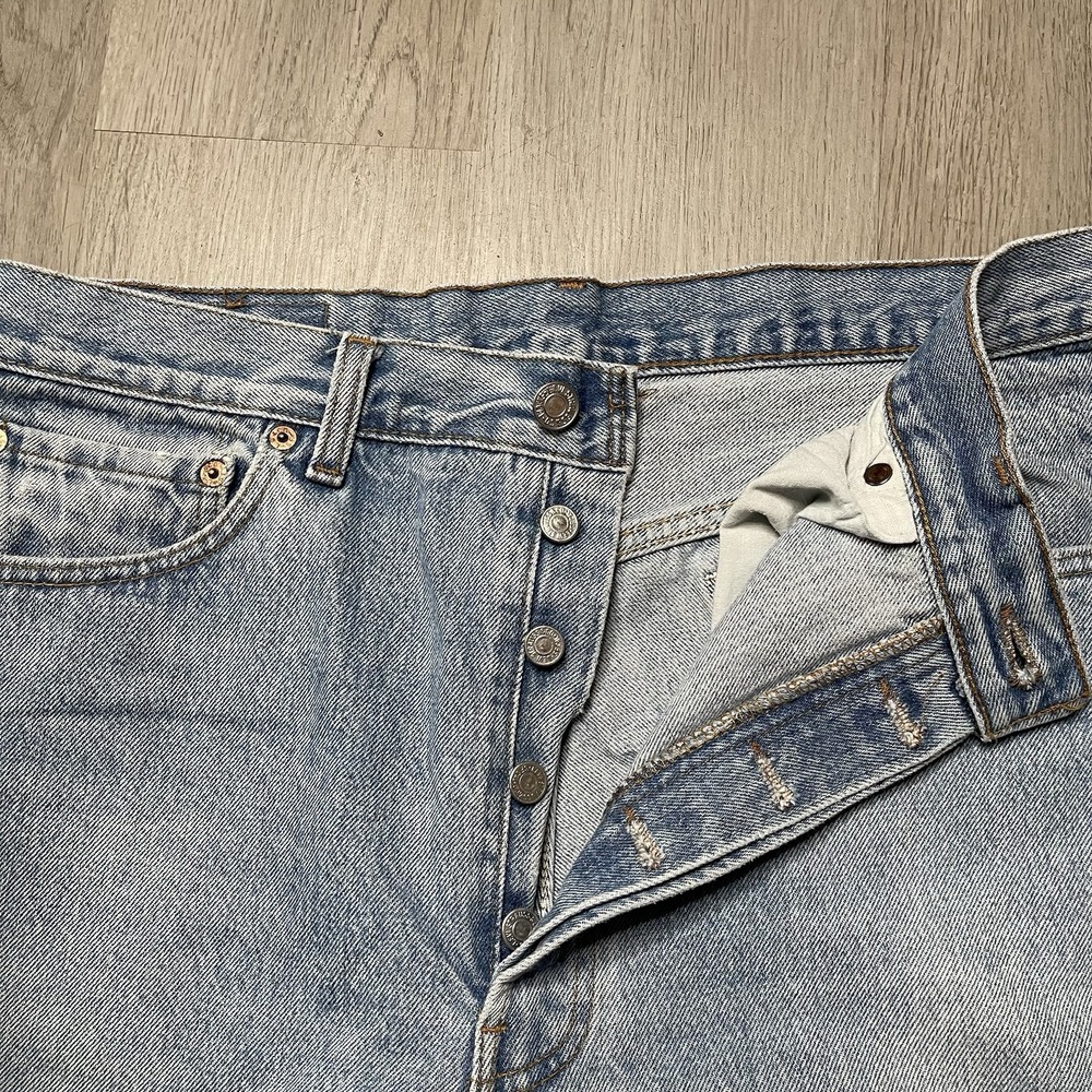 Vintage 90's Levi's 501 Denim Pants 32x33 USA Buttonfly Faded Blue Washed Jeans - Picture 2 of 13